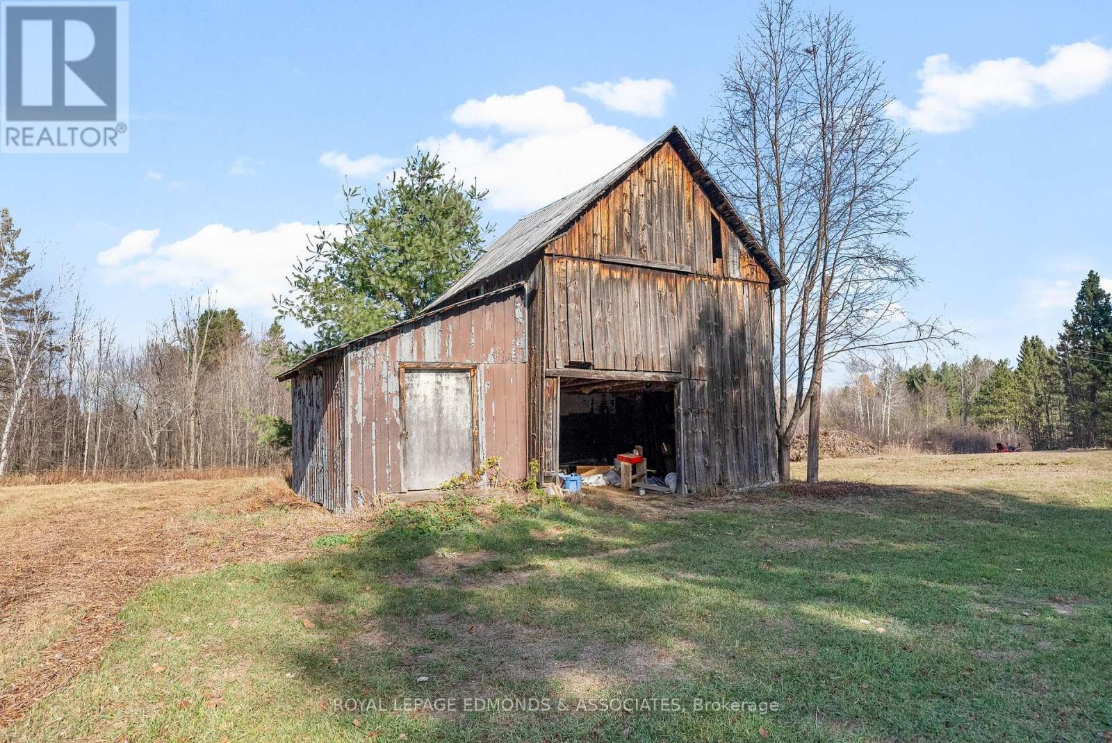 2323 B Line Road, Laurentian Valley, Ontario K8A 6W8 - Photo 26 - X12514142