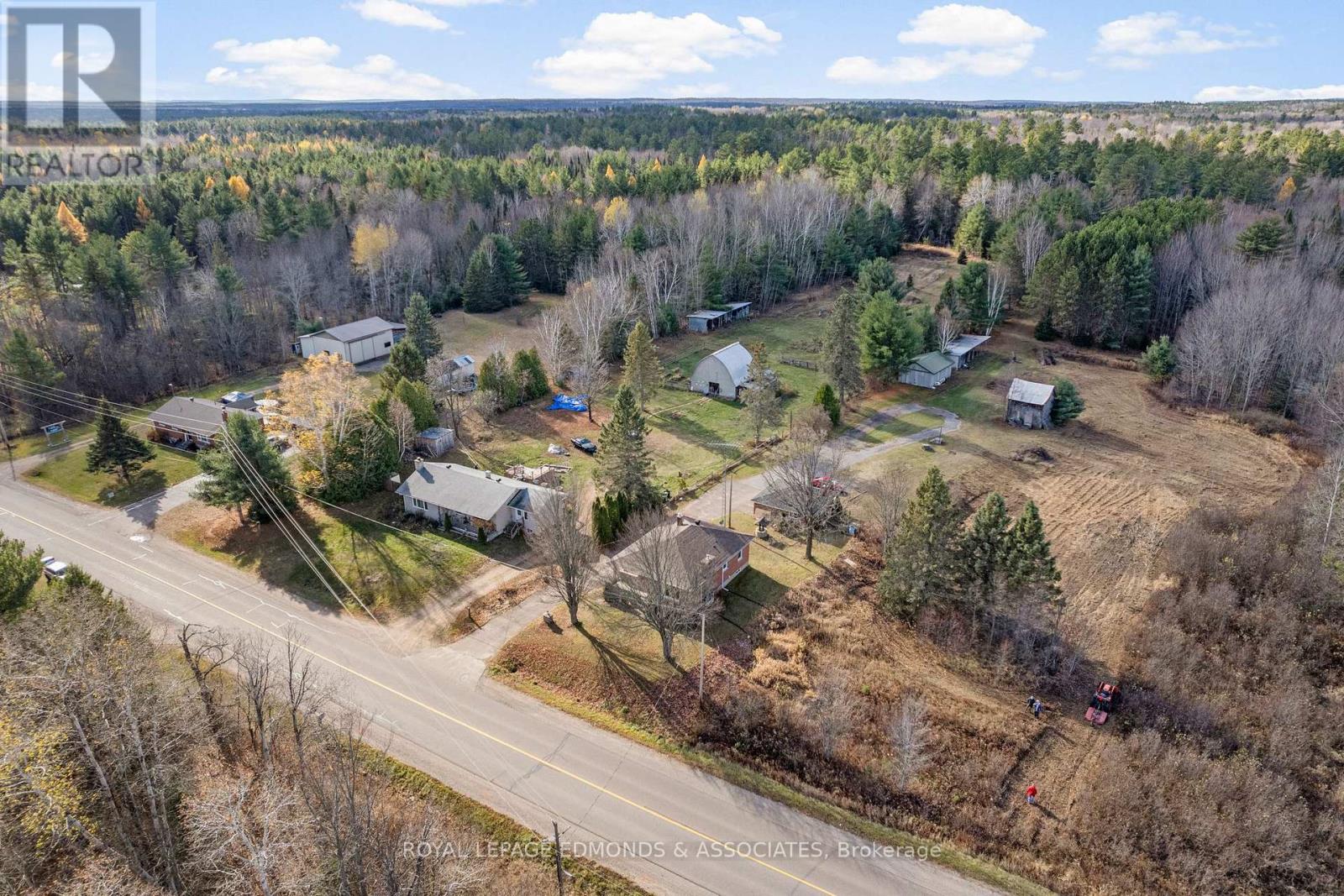 2323 B Line Road, Laurentian Valley, Ontario K8A 6W8 - Photo 34 - X12514142