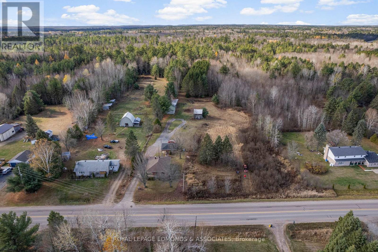 2323 B Line Road, Laurentian Valley, Ontario K8A 6W8 - Photo 35 - X12514142