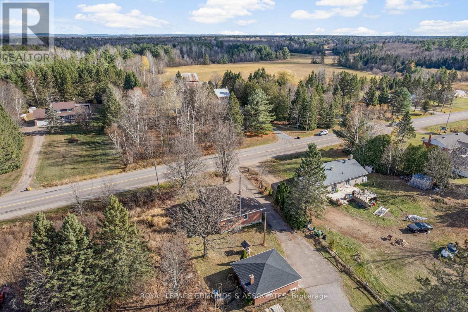 2323 B Line Road, Laurentian Valley, Ontario K8A 6W8 - Photo 36 - X12514142