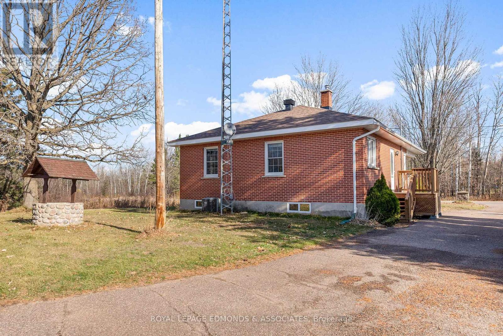 2323 B Line Road, Laurentian Valley, Ontario K8A 6W8 - Photo 37 - X12514142