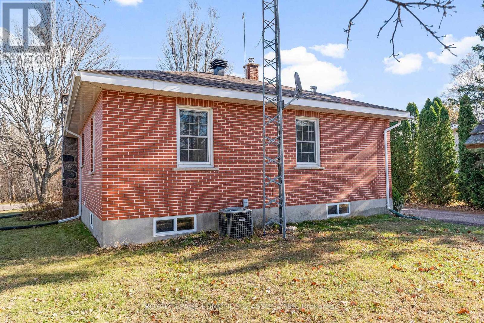 2323 B Line Road, Laurentian Valley, Ontario K8A 6W8 - Photo 38 - X12514142