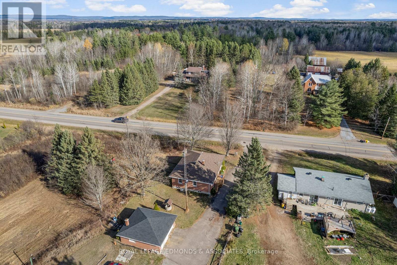 2323 B Line Road, Laurentian Valley, Ontario K8A 6W8 - Photo 40 - X12514142