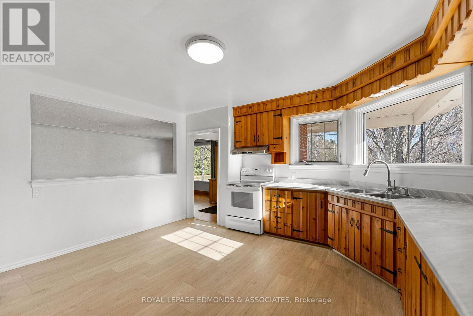 2323 B Line Road, Laurentian Valley, Ontario K8A 6W8 - Photo 8 - X12514142