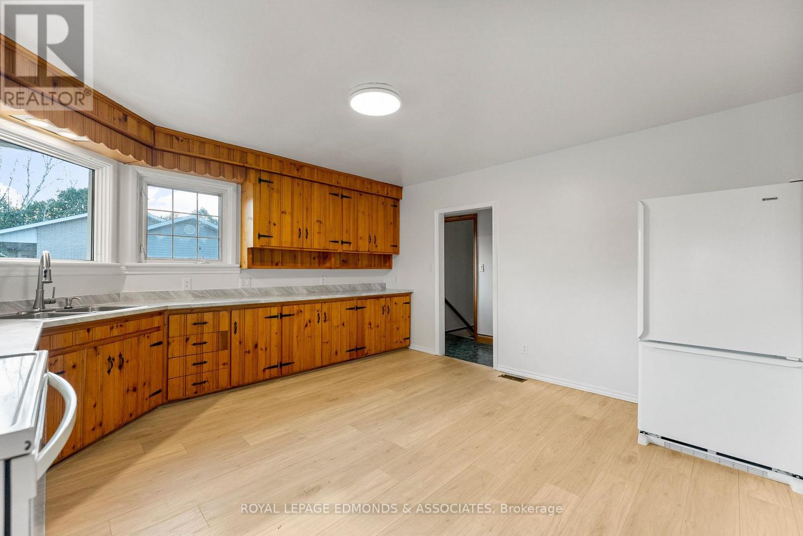 2323 B Line Road, Laurentian Valley, Ontario K8A 6W8 - Photo 9 - X12514142