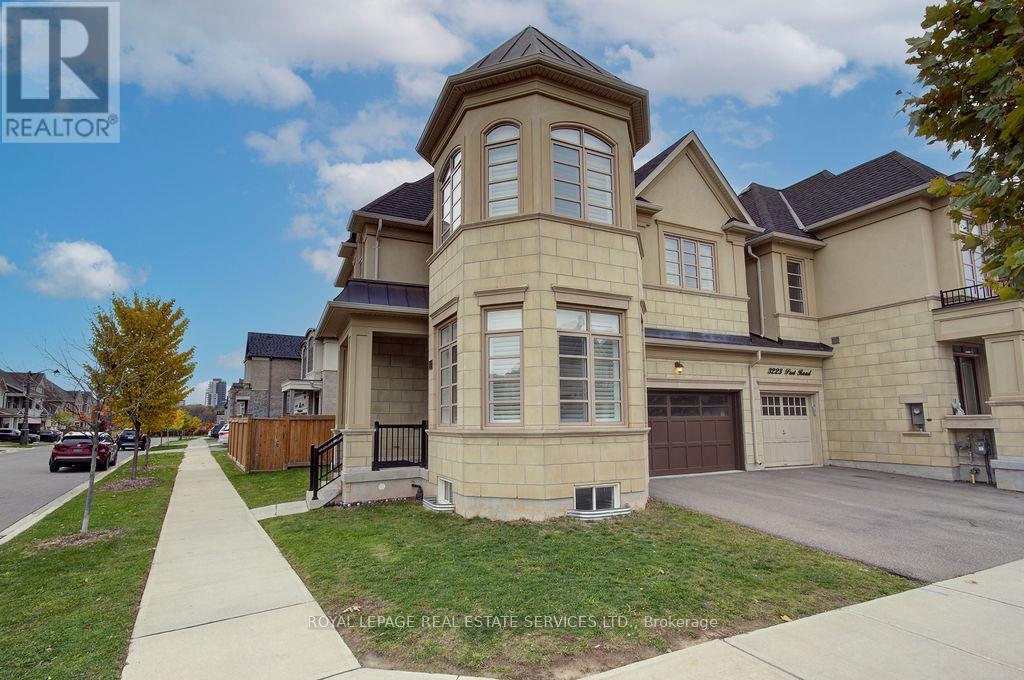 134 Zachary Crescent, Oakville, Ontario  L6H 0V5 - Photo 2 - W12513838