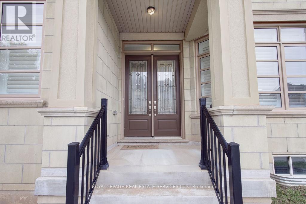 134 Zachary Crescent, Oakville, Ontario  L6H 0V5 - Photo 4 - W12513838