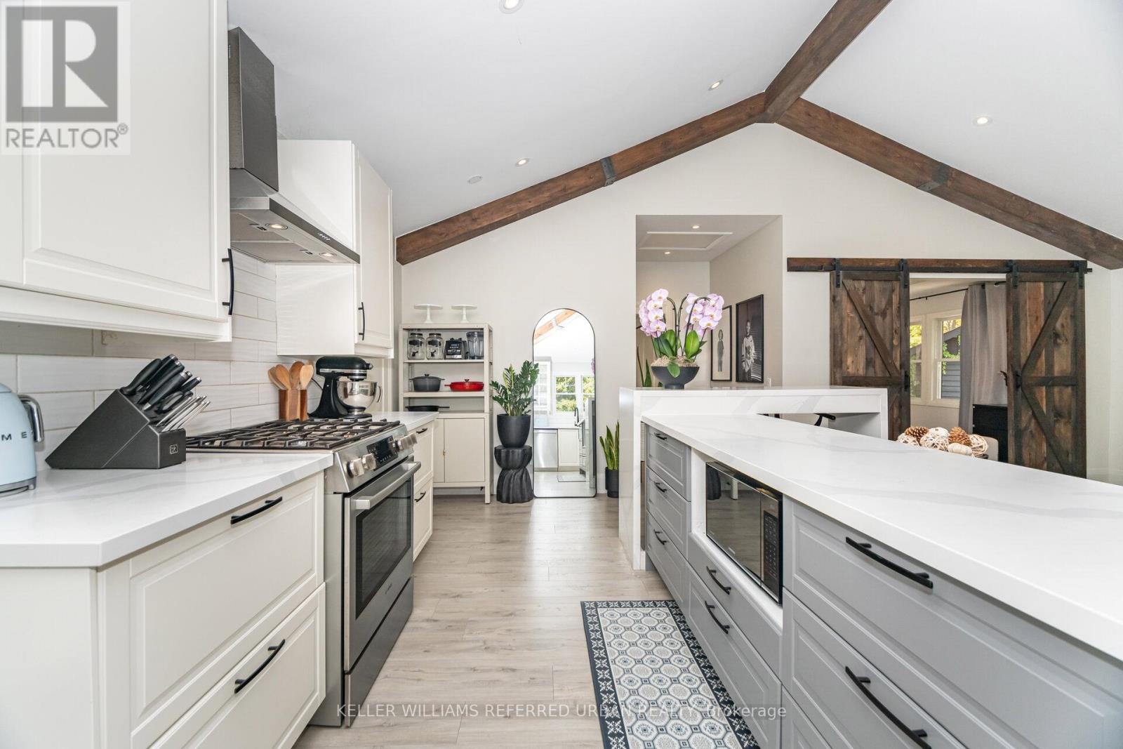 7067 Old Mill Lane, Mississauga, Ontario  L5W 1A1 - Photo 5 - W12513894