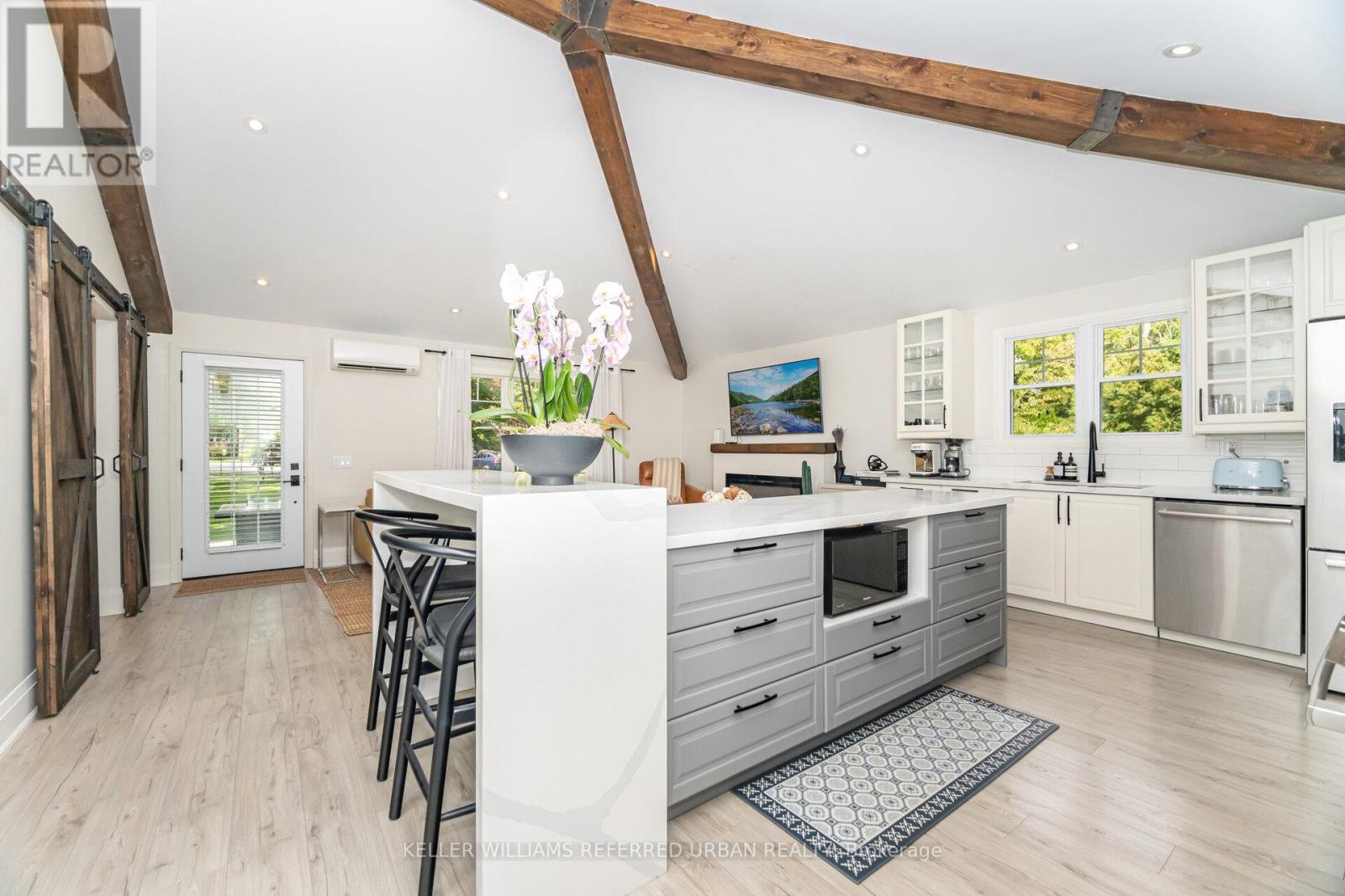 7067 Old Mill Lane, Mississauga, Ontario  L5W 1A1 - Photo 7 - W12513894