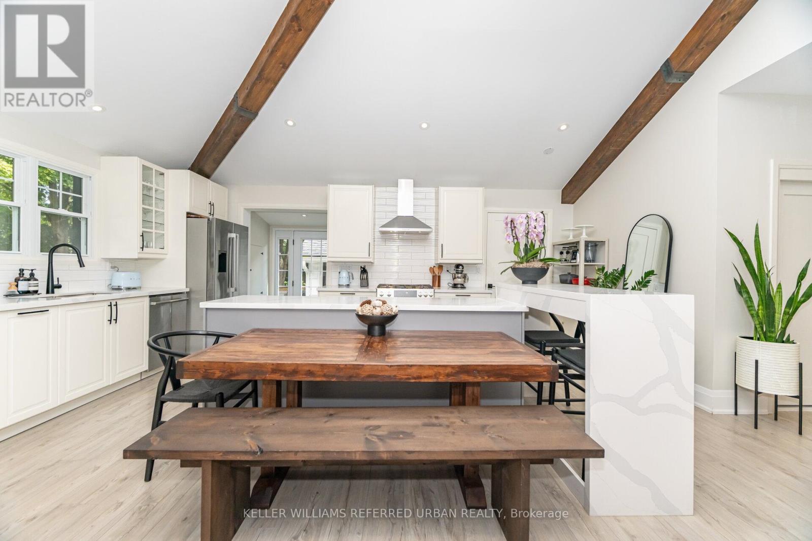 7067 Old Mill Lane, Mississauga, Ontario  L5W 1A1 - Photo 9 - W12513894