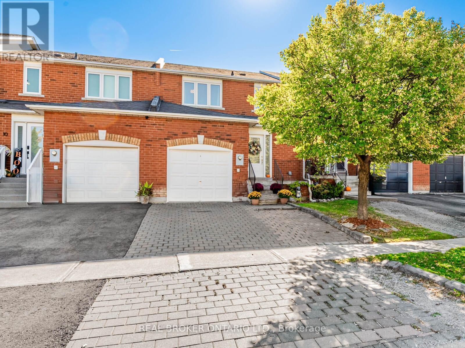 8 ROLLING HILLS LANE, Caledon, Ontario