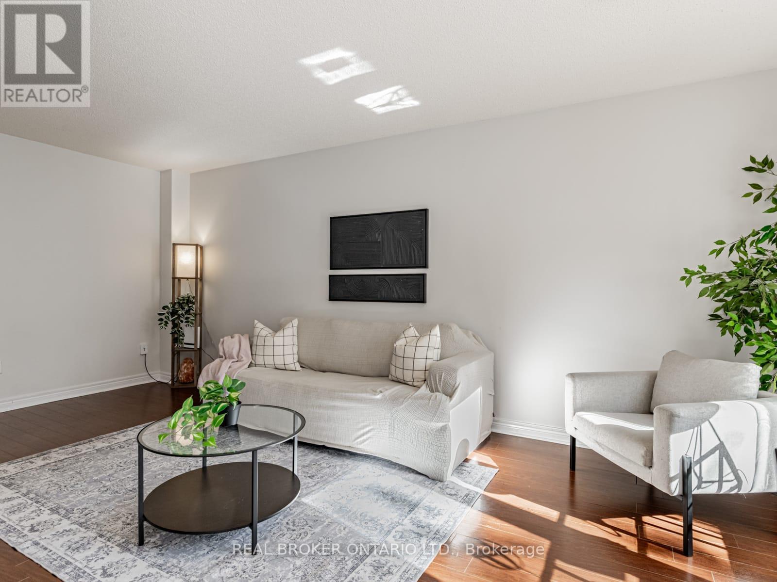 8 Rolling Hills Lane, Caledon, Ontario  L7E 1T9 - Photo 10 - W12513936