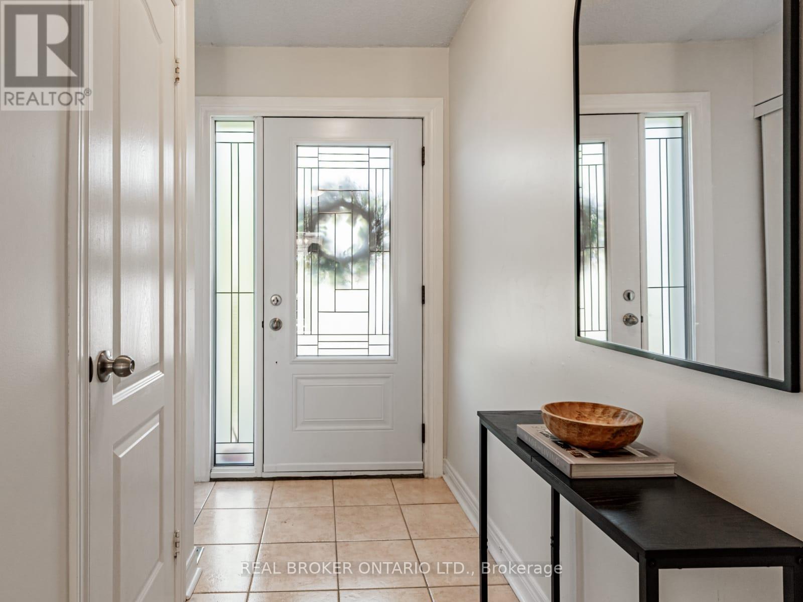 8 Rolling Hills Lane, Caledon, Ontario  L7E 1T9 - Photo 3 - W12513936