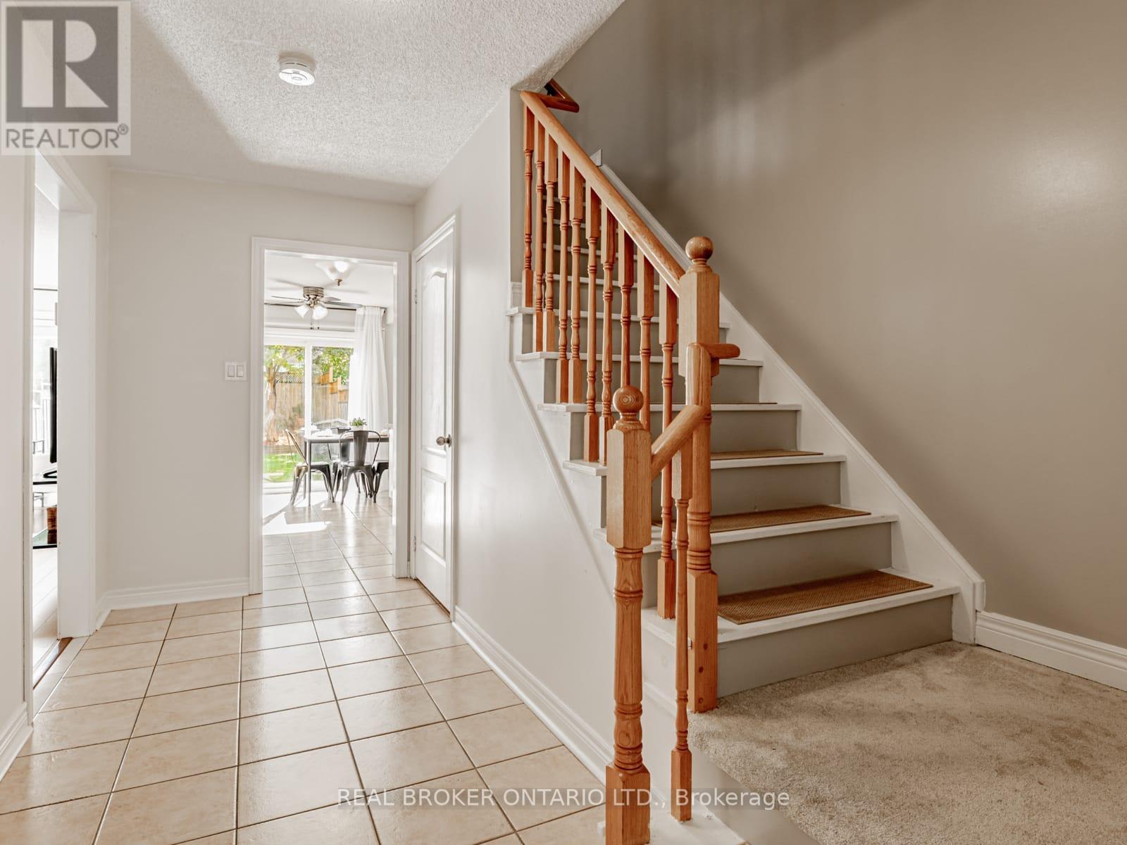 8 Rolling Hills Lane, Caledon, Ontario  L7E 1T9 - Photo 4 - W12513936