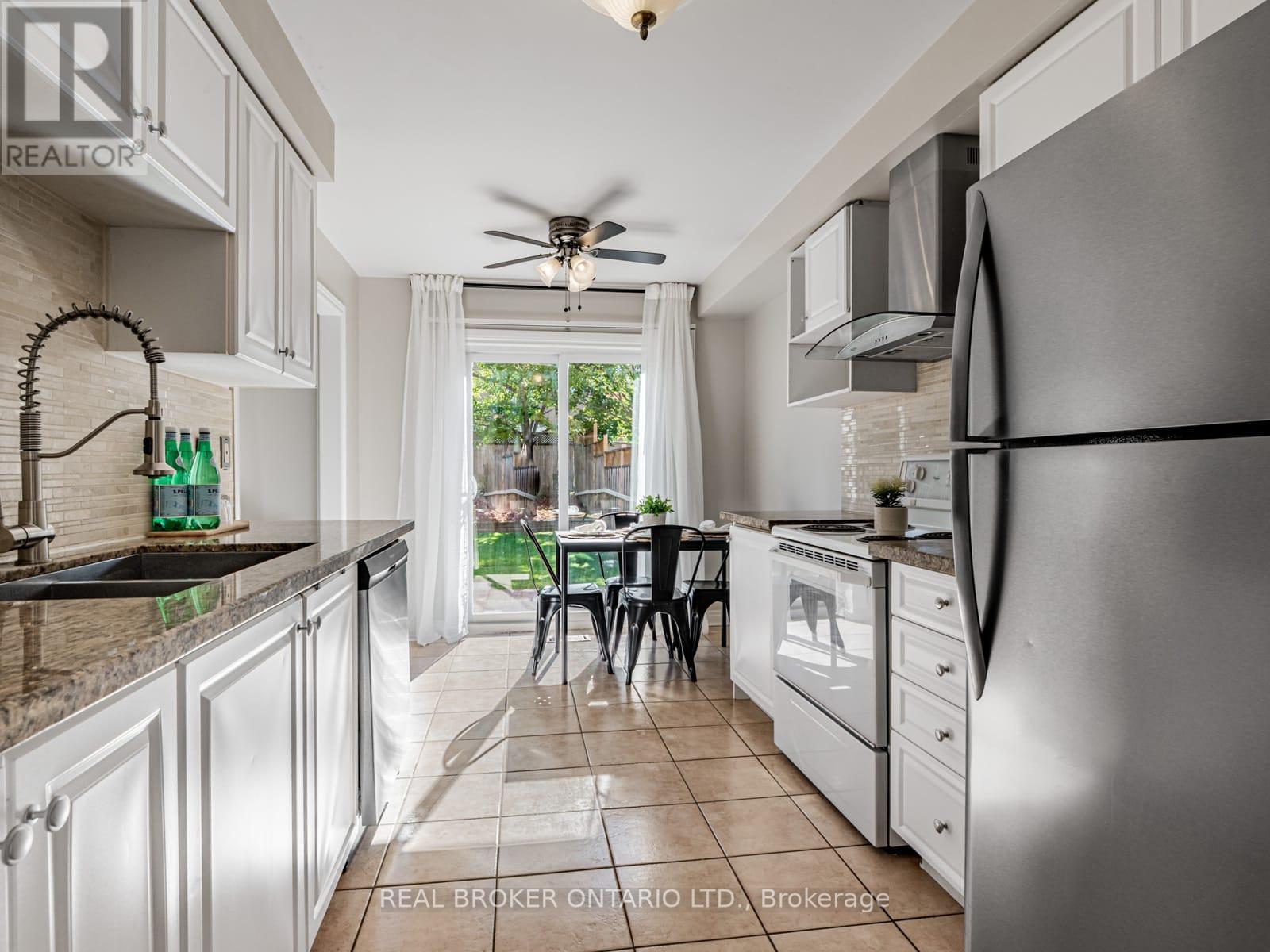 8 Rolling Hills Lane, Caledon, Ontario  L7E 1T9 - Photo 5 - W12513936