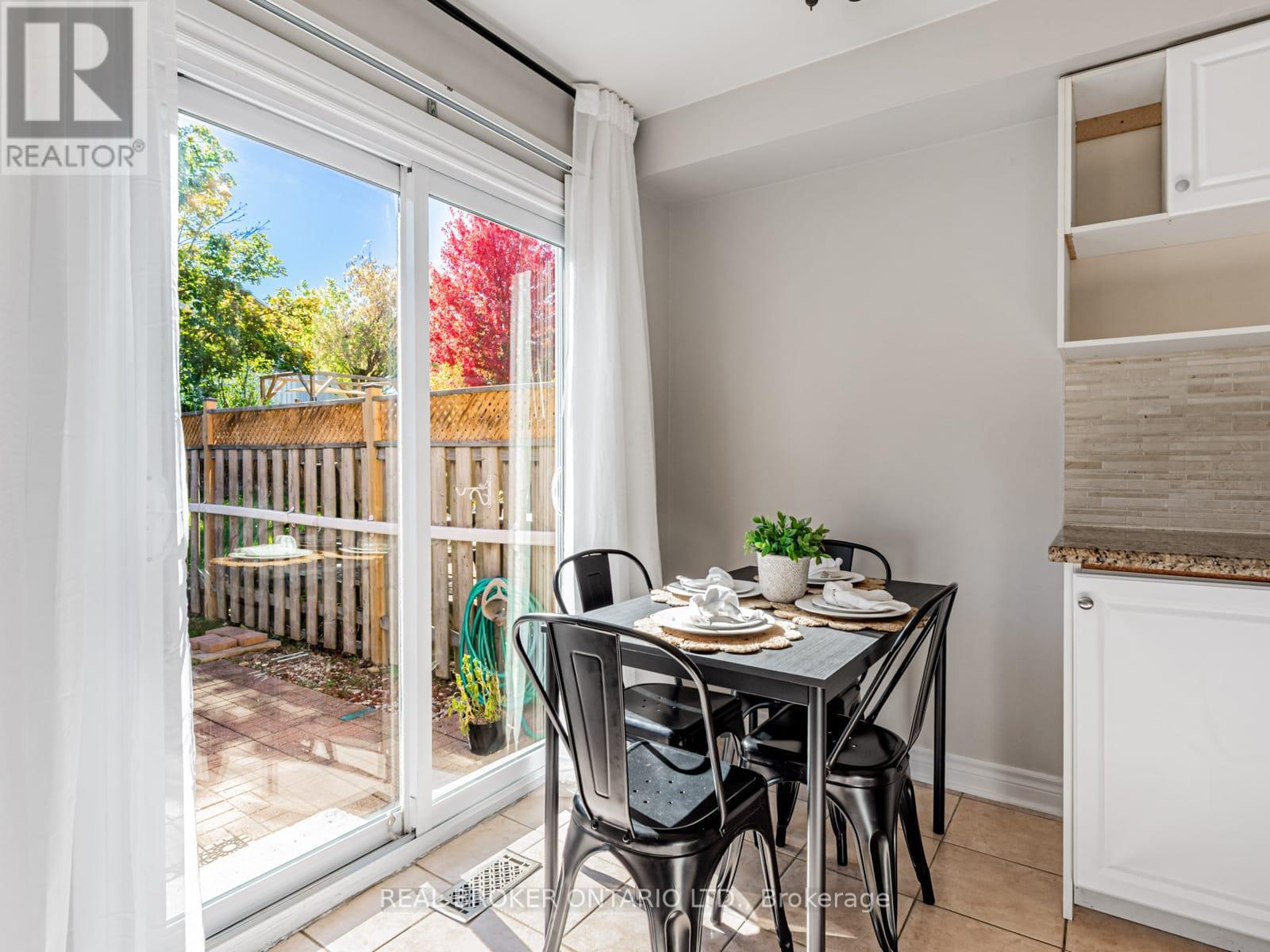 8 Rolling Hills Lane, Caledon, Ontario  L7E 1T9 - Photo 9 - W12513936