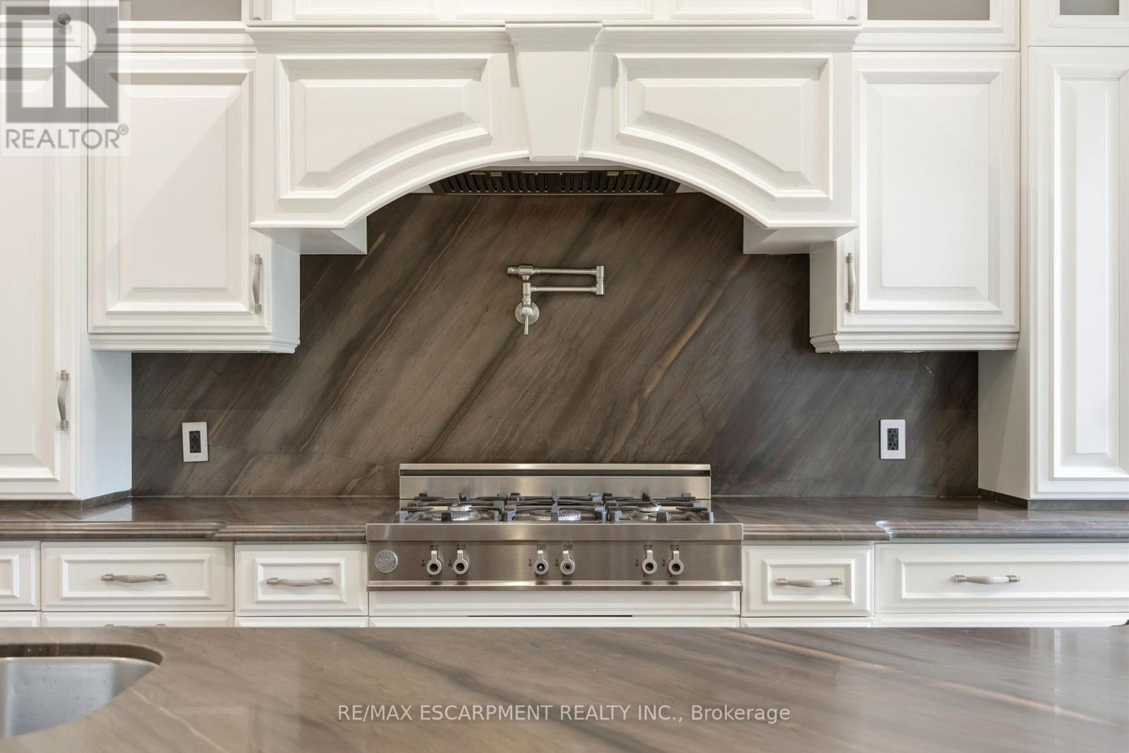 1366 Wilson Avenue, Mississauga, Ontario  L5G 3K2 - Photo 10 - W12513954