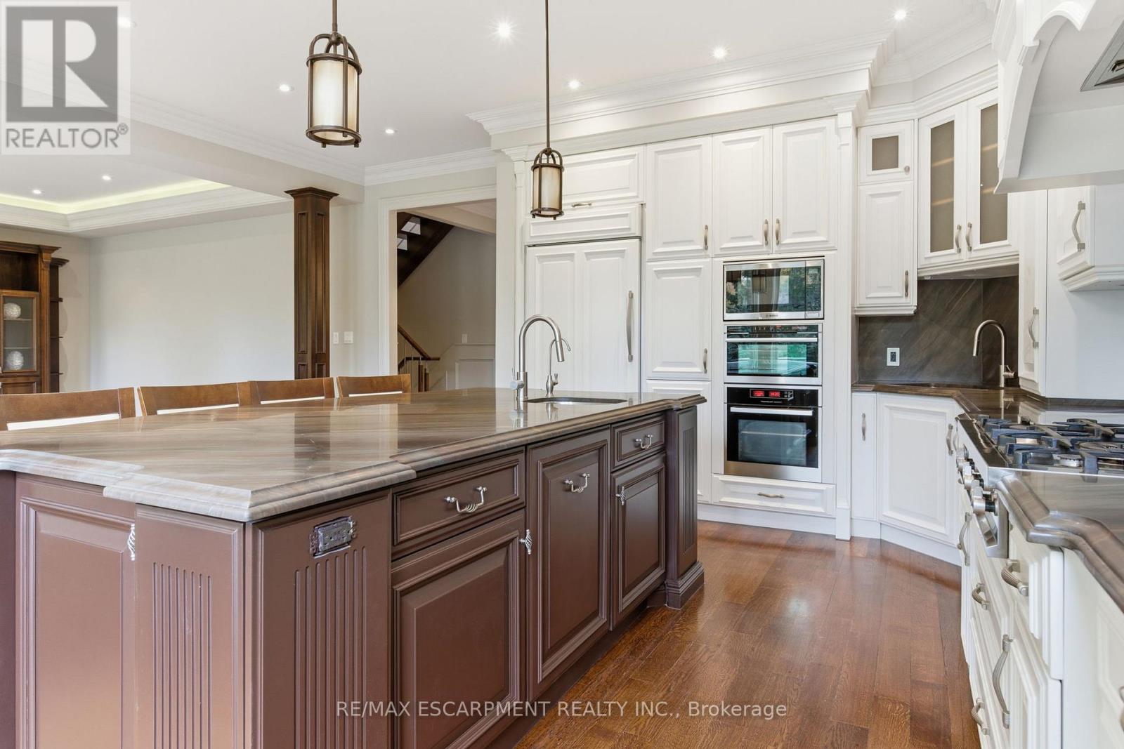 1366 Wilson Avenue, Mississauga, Ontario  L5G 3K2 - Photo 12 - W12513954