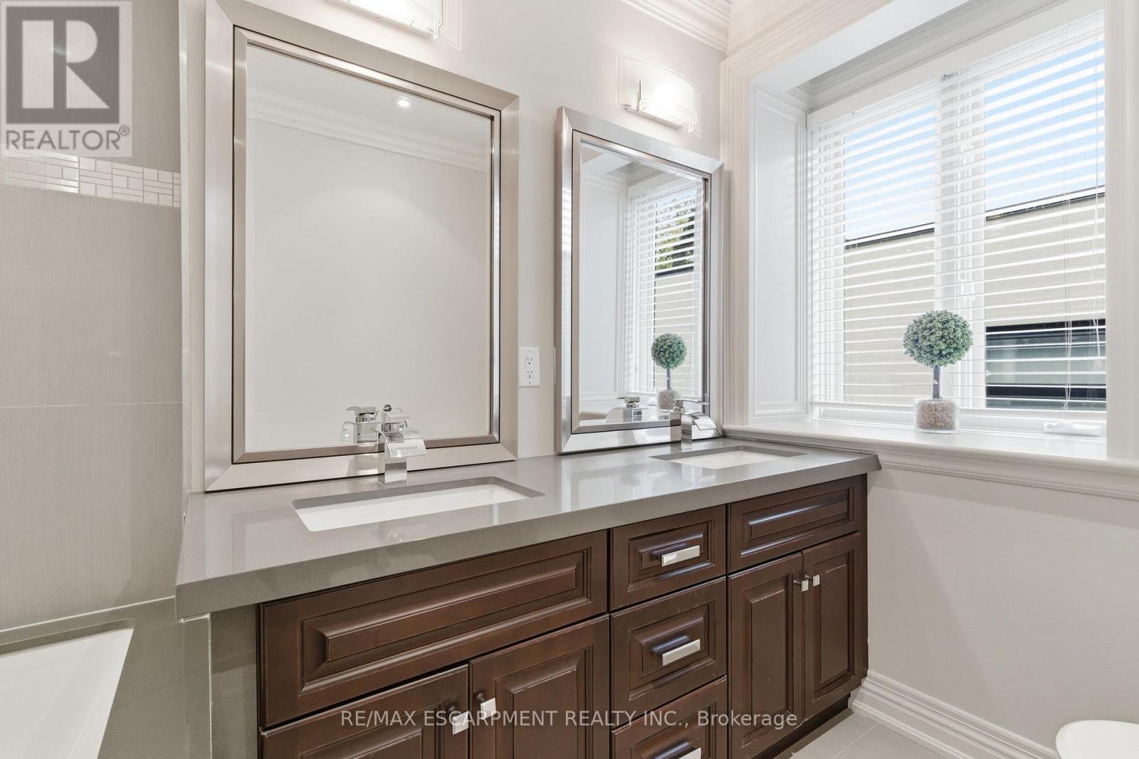 1366 Wilson Avenue, Mississauga, Ontario  L5G 3K2 - Photo 33 - W12513954