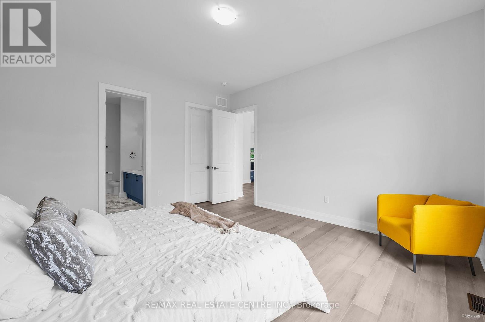 119 Sladden Court, Blue Mountains, Ontario N0H 2P0 - Photo 26 - X12513844