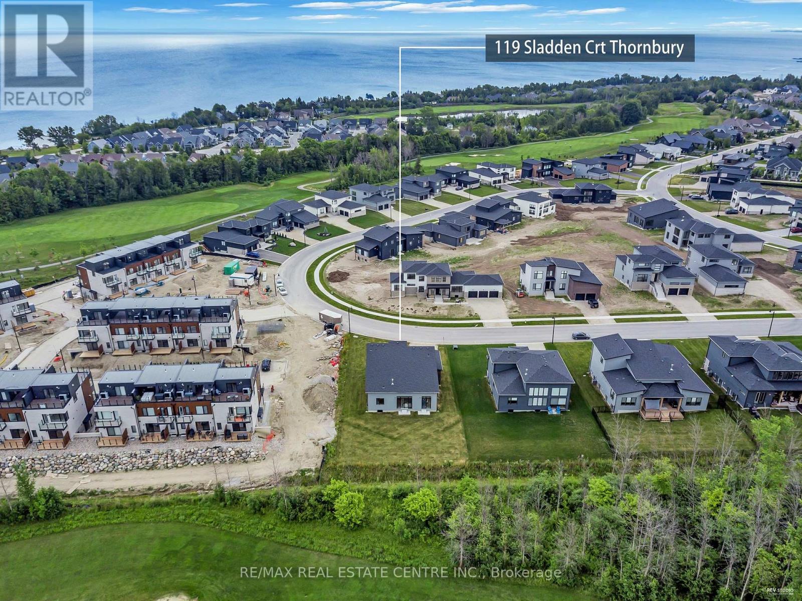 119 Sladden Court, Blue Mountains, Ontario N0H 2P0 - Photo 3 - X12513844