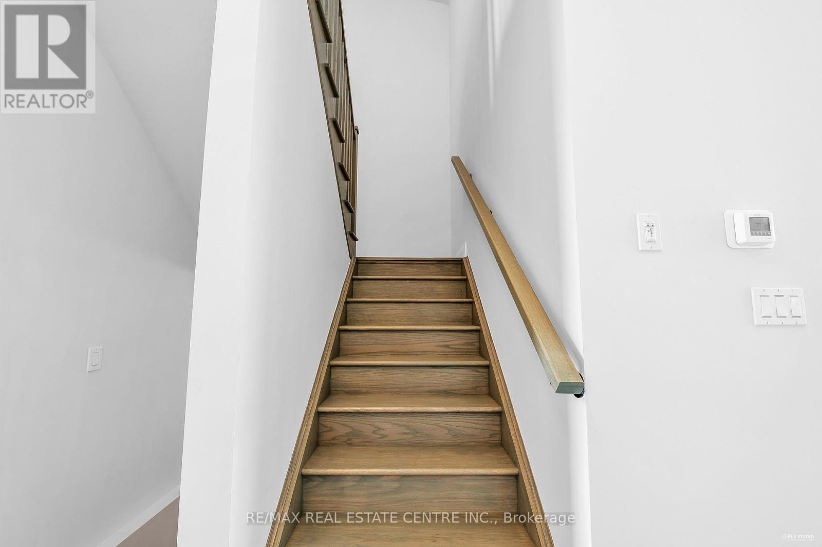 119 Sladden Court, Blue Mountains, Ontario N0H 2P0 - Photo 32 - X12513844