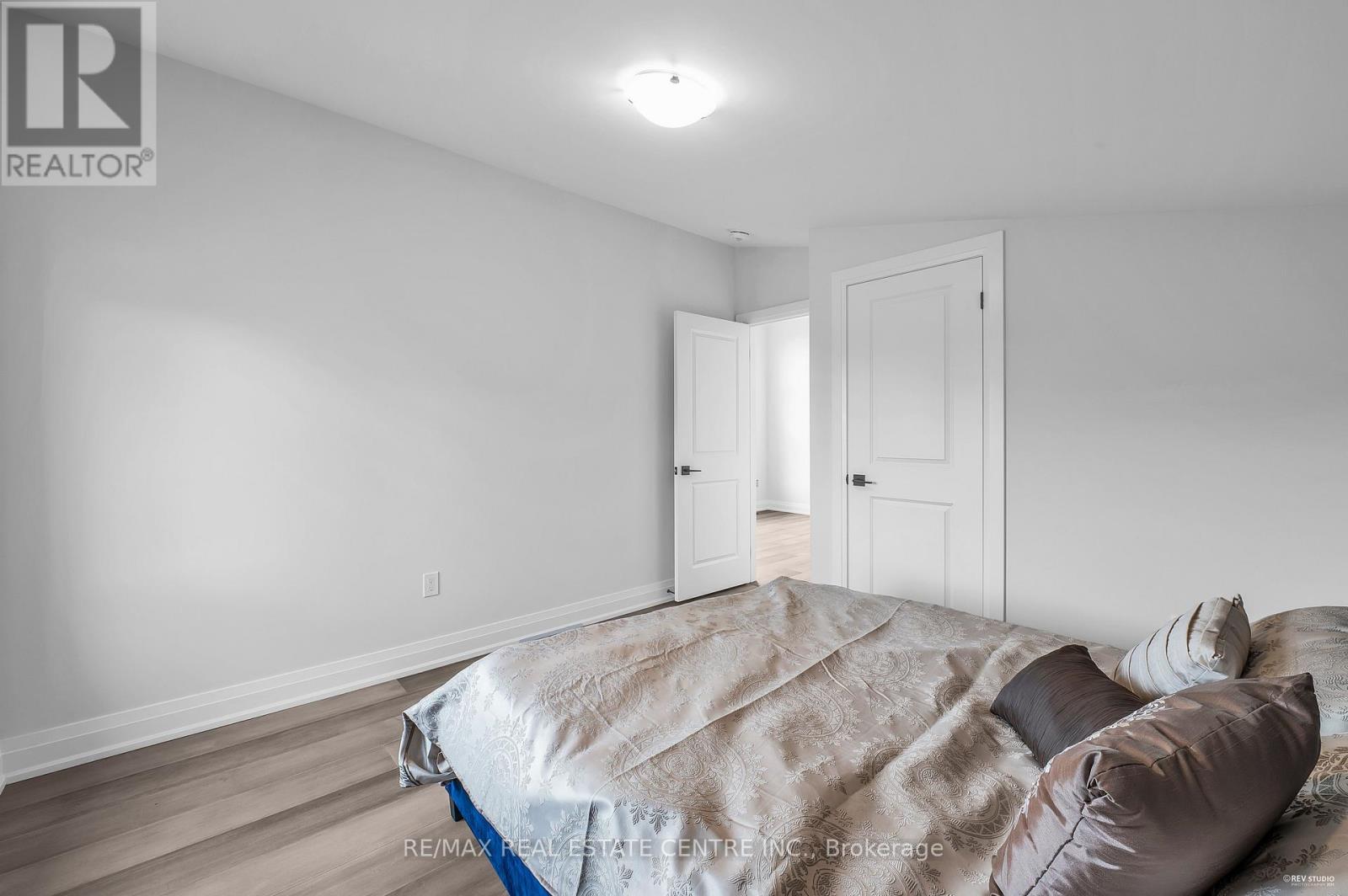 119 Sladden Court, Blue Mountains, Ontario N0H 2P0 - Photo 38 - X12513844