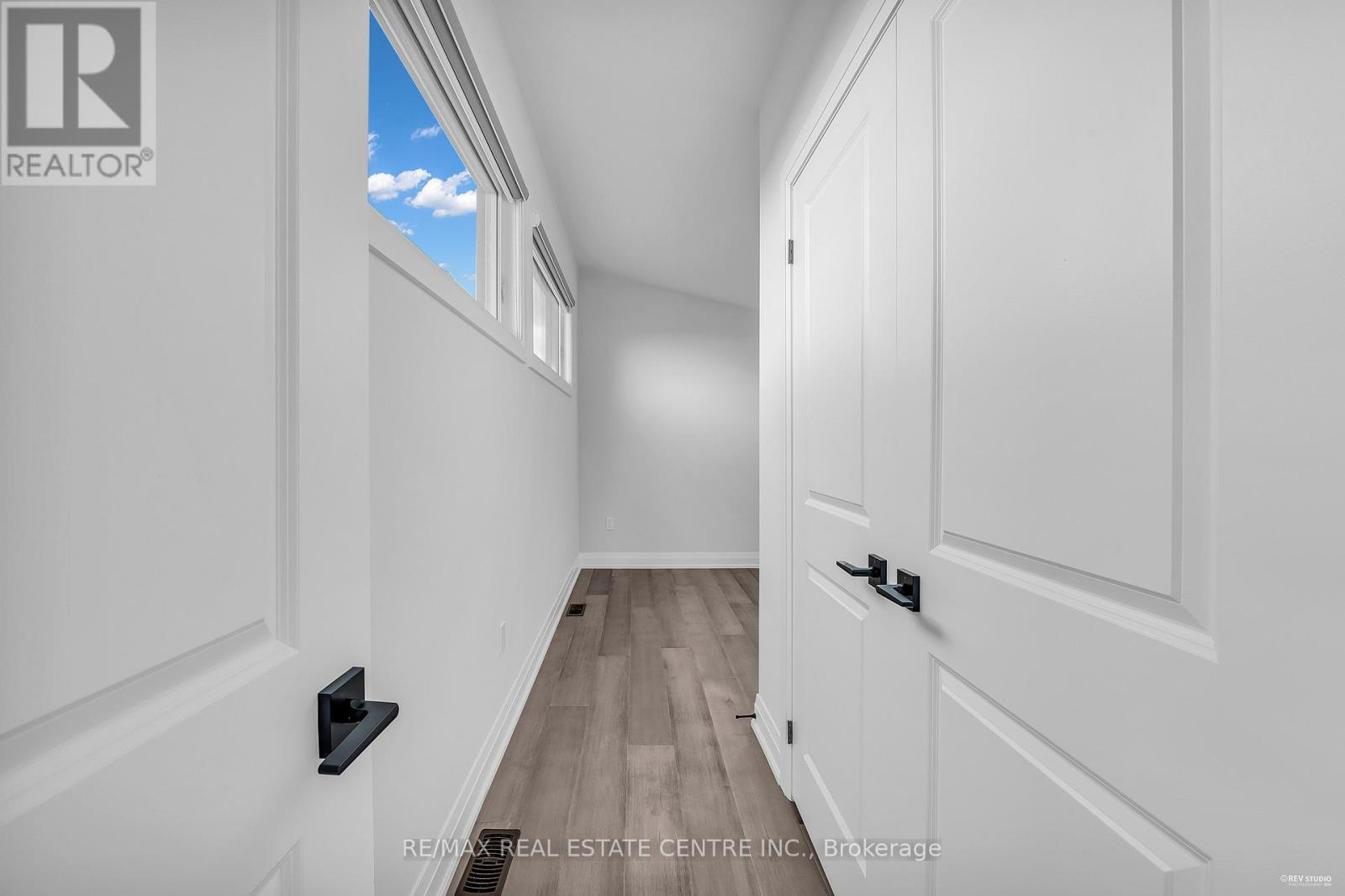 119 Sladden Court, Blue Mountains, Ontario N0H 2P0 - Photo 39 - X12513844