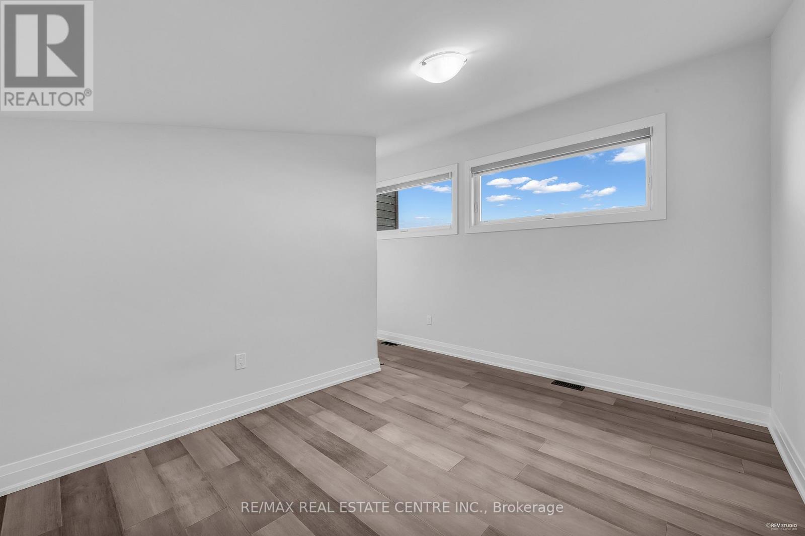 119 Sladden Court, Blue Mountains, Ontario N0H 2P0 - Photo 41 - X12513844