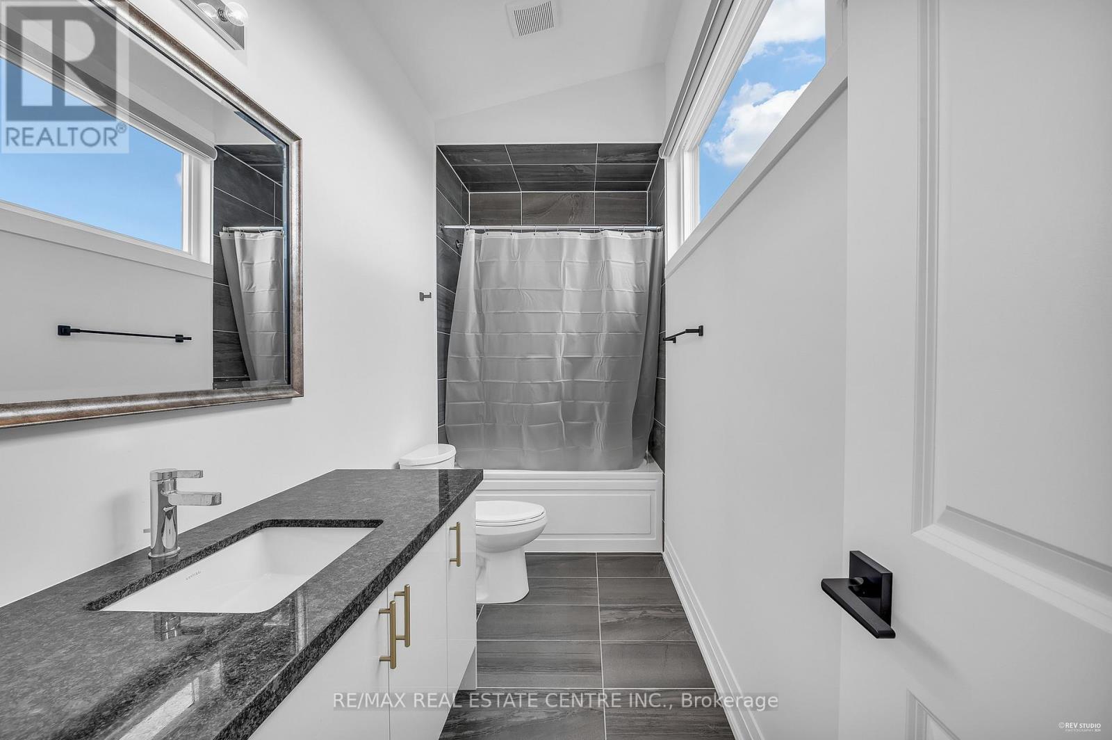 119 Sladden Court, Blue Mountains, Ontario N0H 2P0 - Photo 42 - X12513844