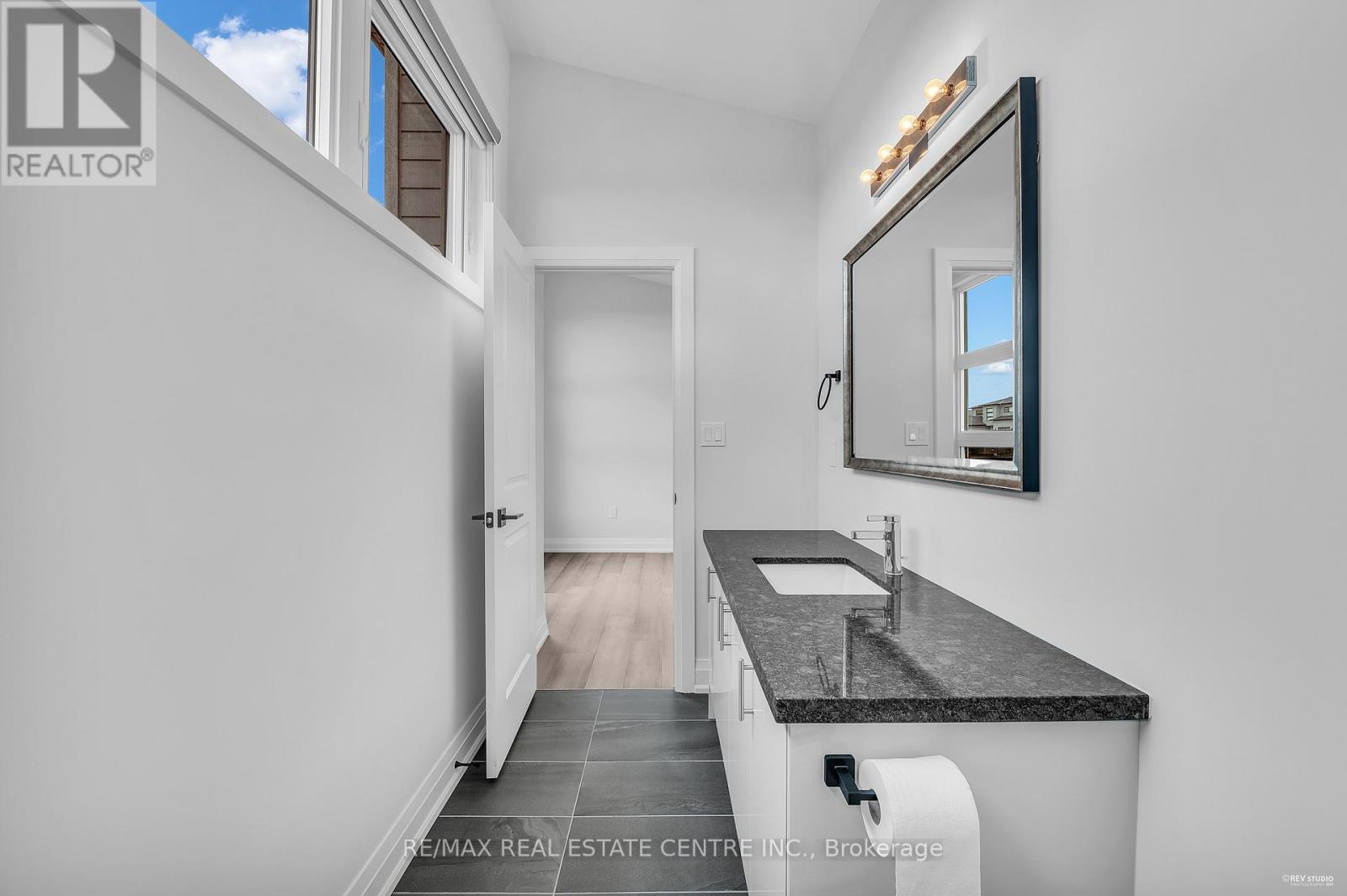 119 Sladden Court, Blue Mountains, Ontario N0H 2P0 - Photo 43 - X12513844