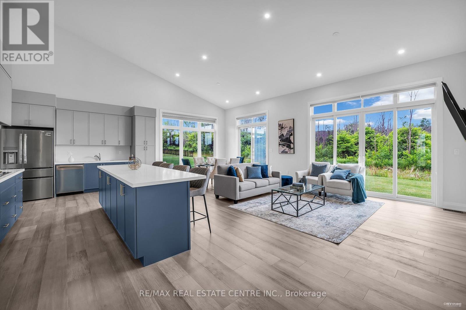 119 Sladden Court, Blue Mountains, Ontario N0H 2P0 - Photo 6 - X12513844