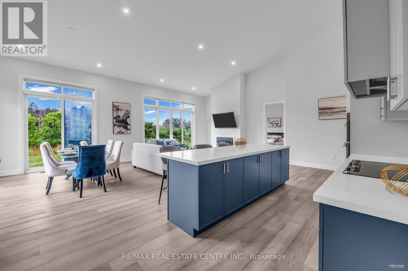 119 Sladden Court, Blue Mountains, Ontario N0H 2P0 - Photo 9 - X12513844