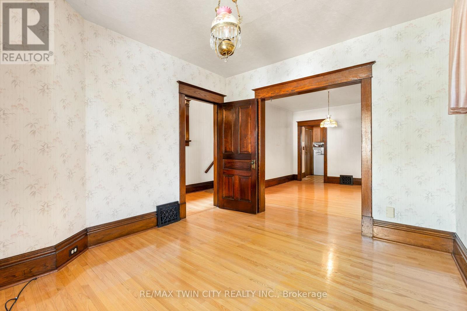 43 Mcnaughton Street, Cambridge, Ontario N1R 1Z2 - Photo 11 - X12513992