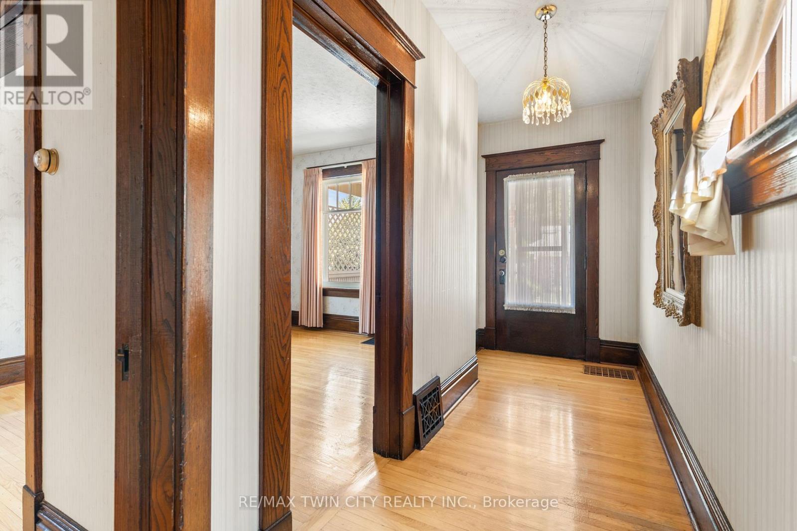 43 Mcnaughton Street, Cambridge, Ontario N1R 1Z2 - Photo 6 - X12513992