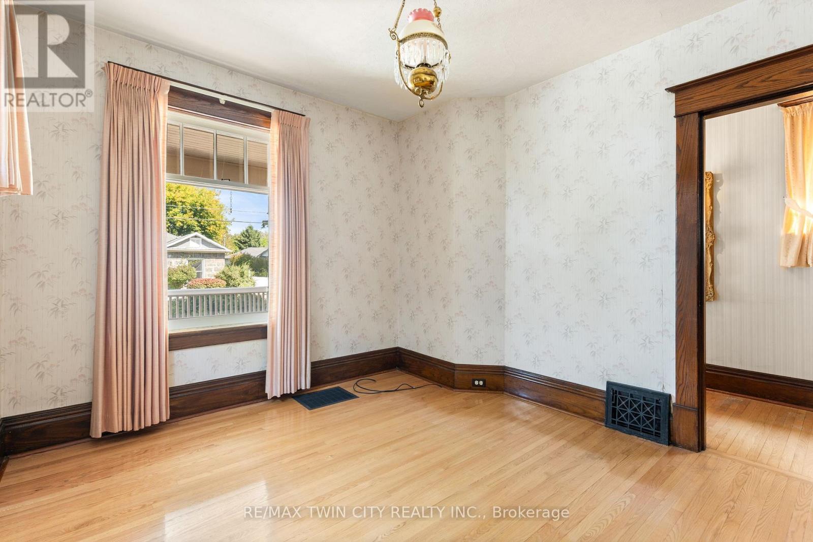 43 Mcnaughton Street, Cambridge, Ontario N1R 1Z2 - Photo 9 - X12513992