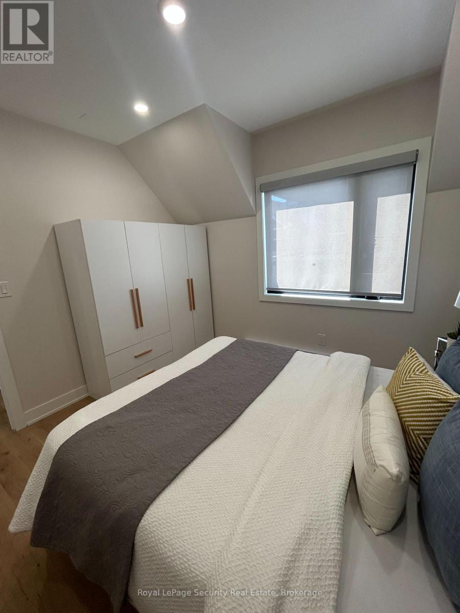 Laneway - 513 Ossington Street, Toronto, Ontario  M6G 3T3 - Photo 14 - C12514020