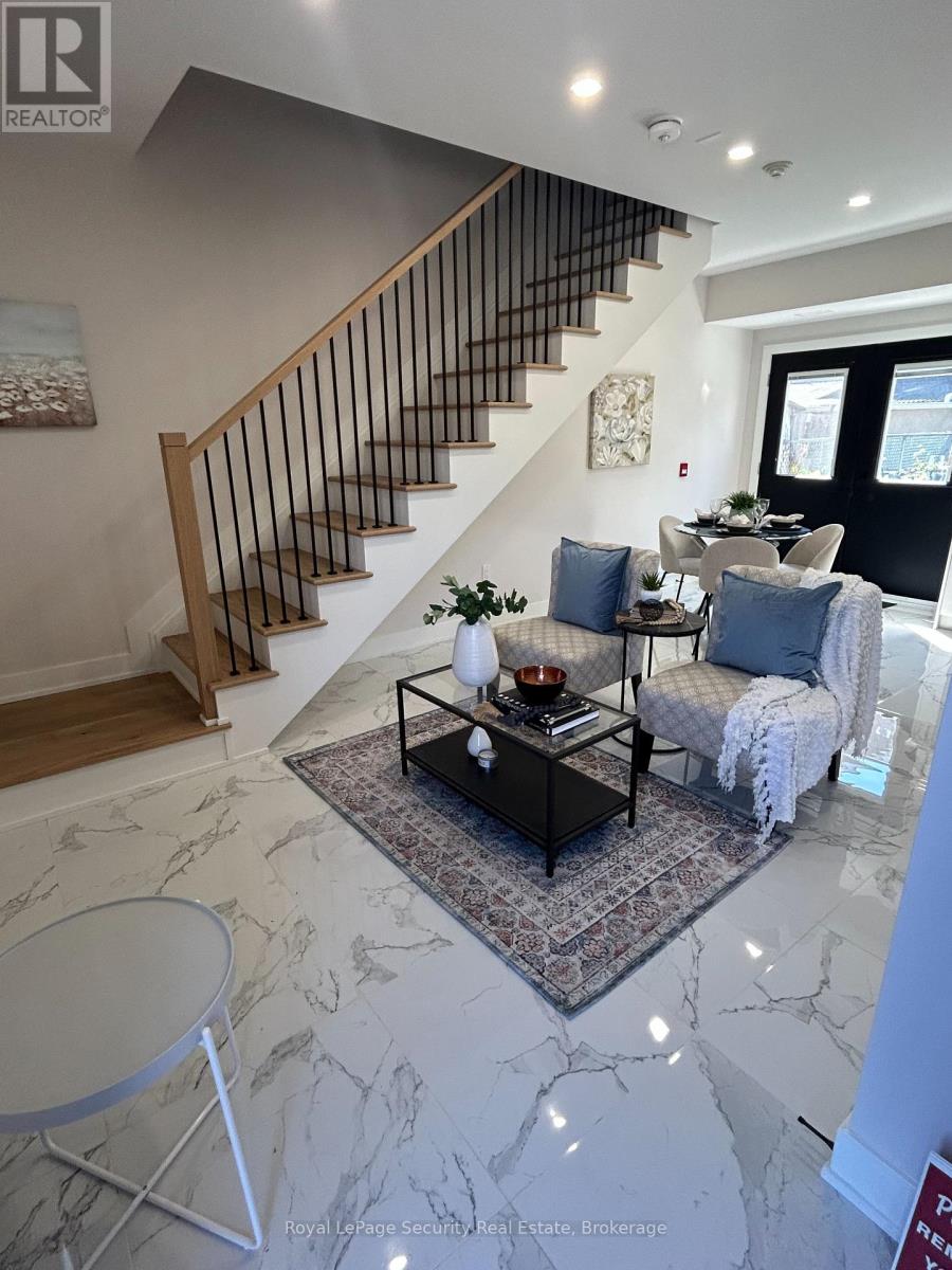 Laneway - 513 Ossington Street, Toronto, Ontario  M6G 3T3 - Photo 2 - C12514020