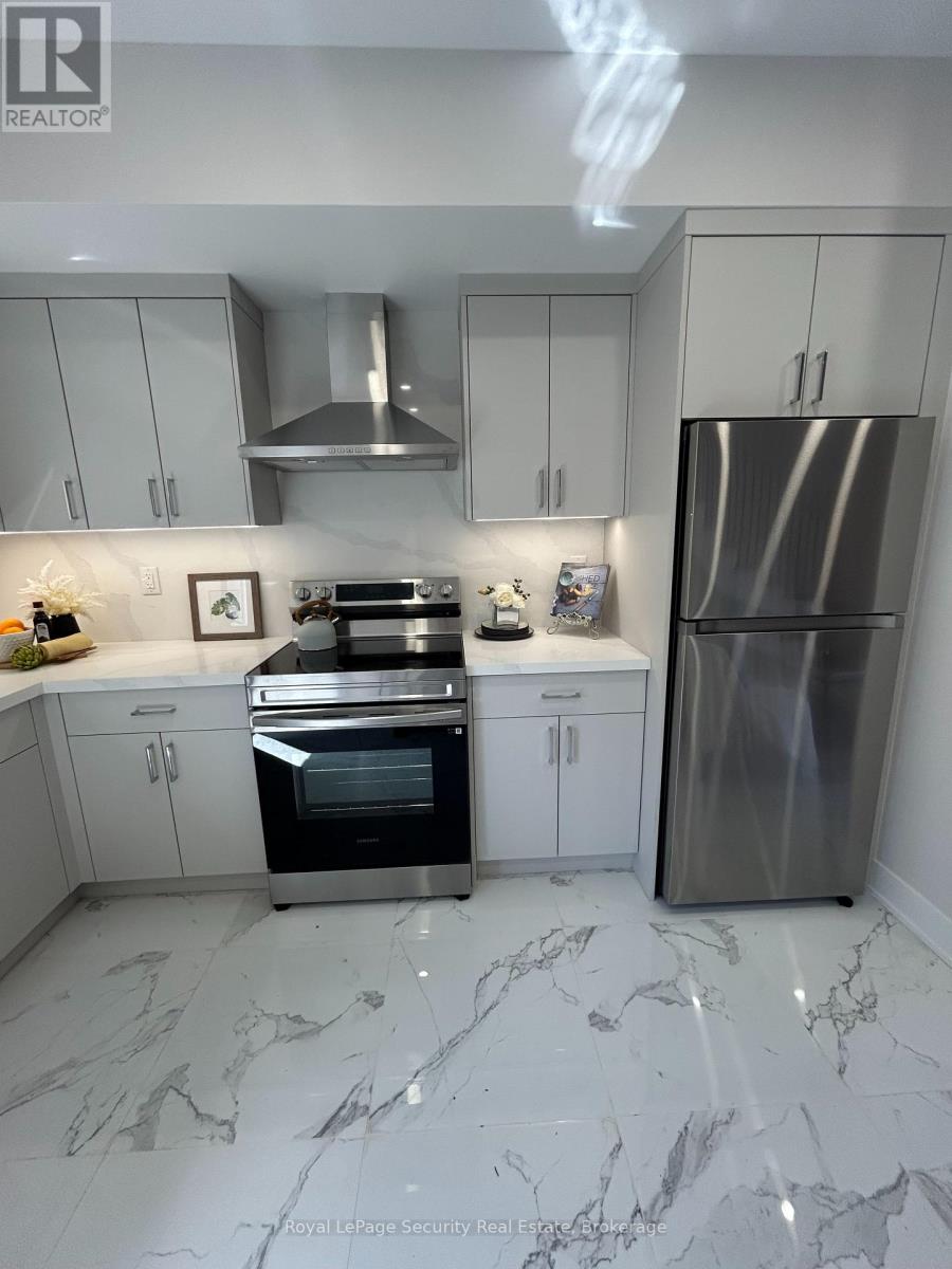 Laneway - 513 Ossington Street, Toronto, Ontario  M6G 3T3 - Photo 6 - C12514020