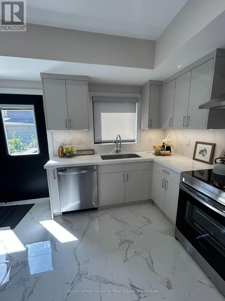 Laneway - 513 Ossington Street, Toronto, Ontario  M6G 3T3 - Photo 7 - C12514020