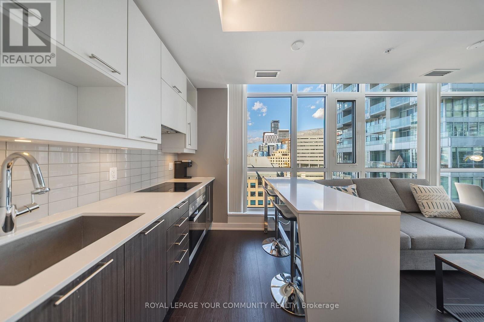 1602 - 30 Nelson Street, Toronto, Ontario M5V 0H5 - Photo 10 - C12514180