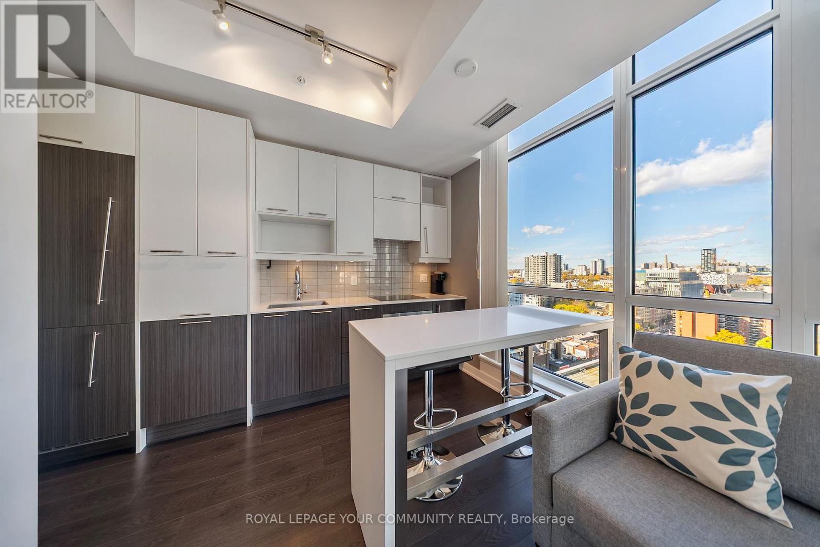 1602 - 30 Nelson Street, Toronto, Ontario M5V 0H5 - Photo 11 - C12514180