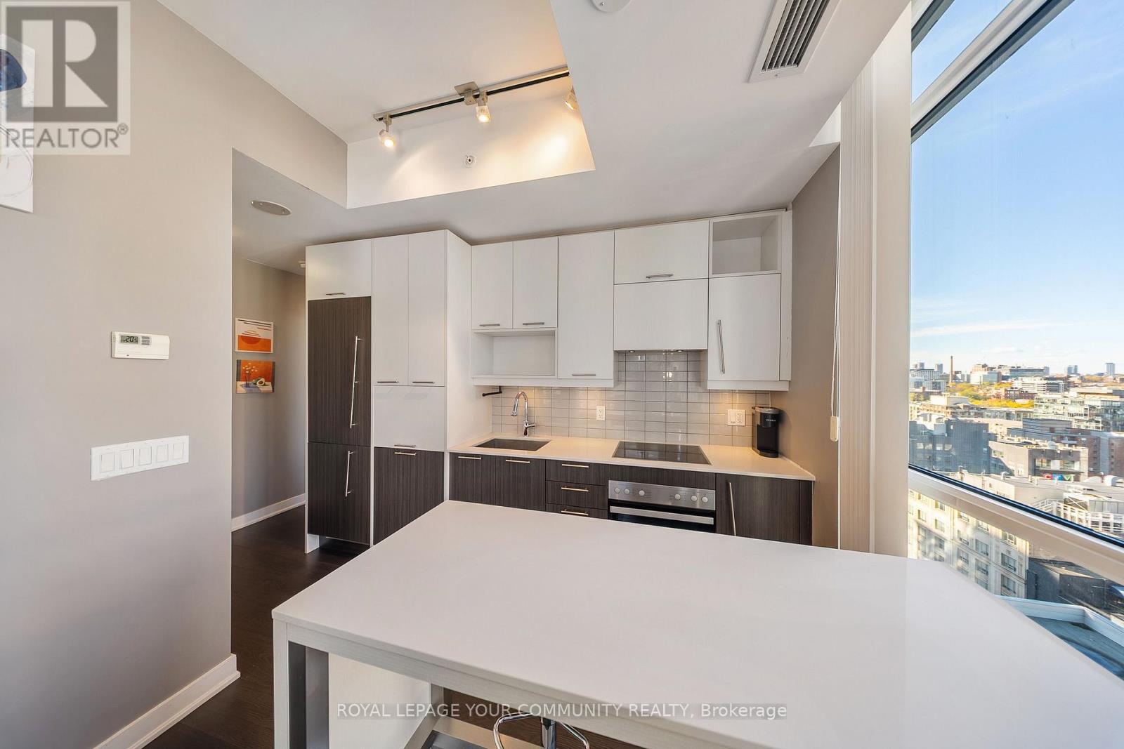 1602 - 30 Nelson Street, Toronto, Ontario M5V 0H5 - Photo 13 - C12514180