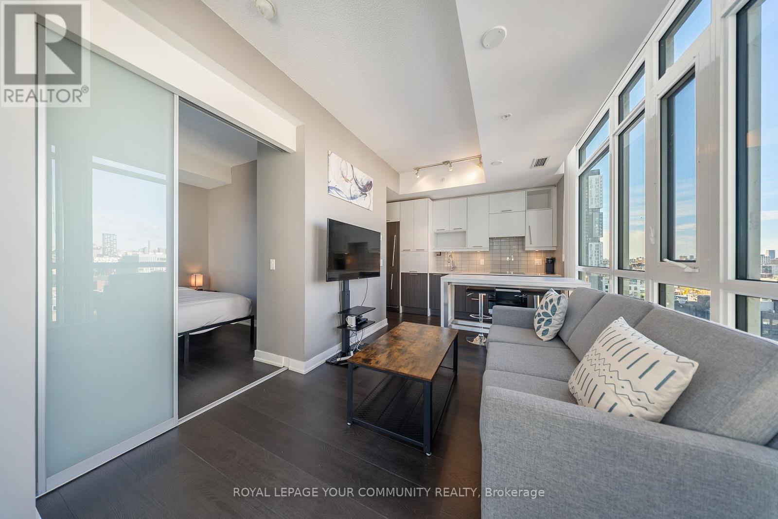 1602 - 30 Nelson Street, Toronto, Ontario M5V 0H5 - Photo 21 - C12514180