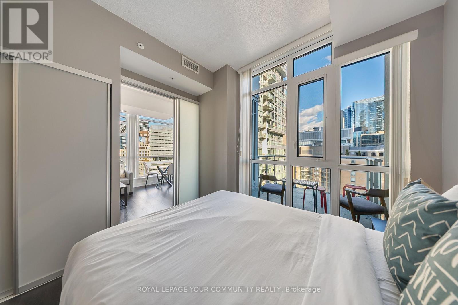 1602 - 30 Nelson Street, Toronto, Ontario M5V 0H5 - Photo 25 - C12514180