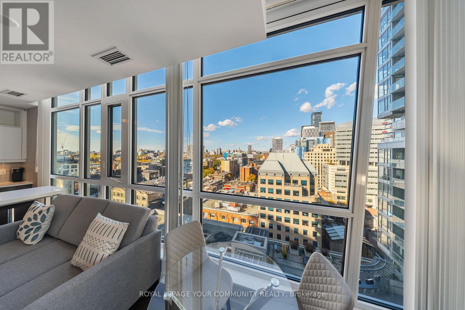 1602 - 30 Nelson Street, Toronto, Ontario M5V 0H5 - Photo 33 - C12514180