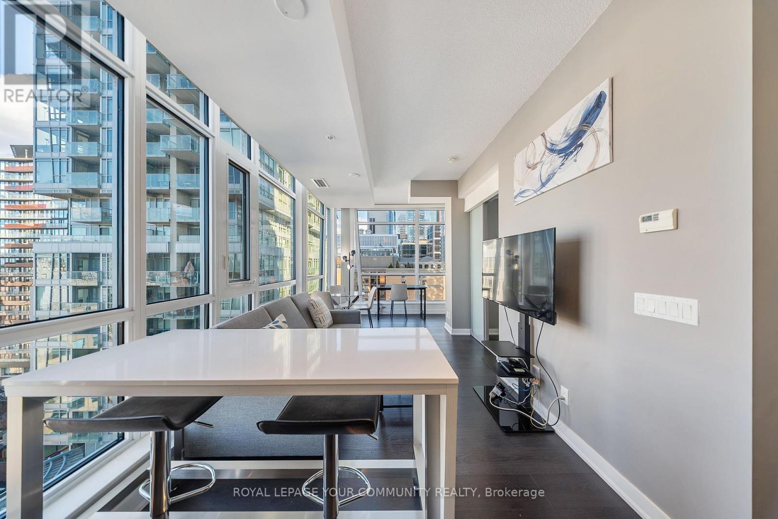 1602 - 30 Nelson Street, Toronto, Ontario M5V 0H5 - Photo 8 - C12514180