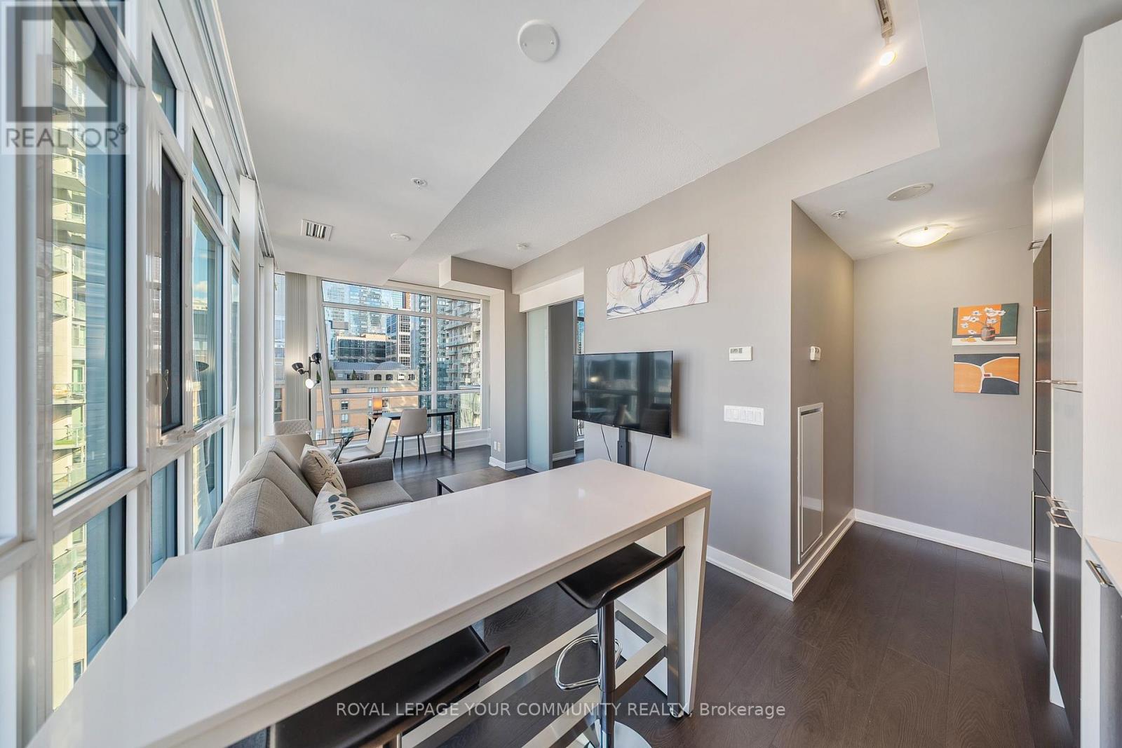 1602 - 30 Nelson Street, Toronto, Ontario M5V 0H5 - Photo 9 - C12514180