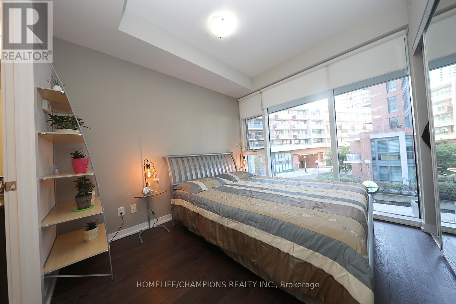 Th10 - 20 Bruyeres Mews, Toronto, Ontario  M5V 0G8 - Photo 14 - C12514206