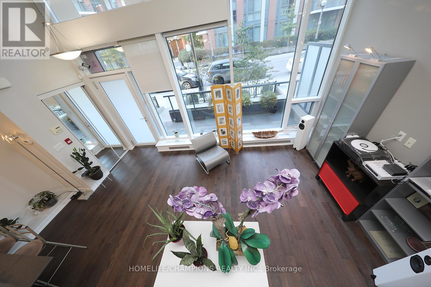 Th10 - 20 Bruyeres Mews, Toronto, Ontario  M5V 0G8 - Photo 8 - C12514206